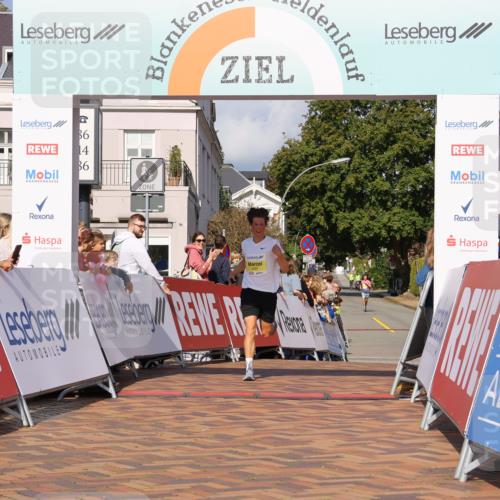 25.08.2024 - 20. Blankeneser Heldenlauf Strokosch-Dieckow http://msf.ph/oto/6818089 25.08.2024 10:18:08 Ziel 6297 meine-sportfotos.de