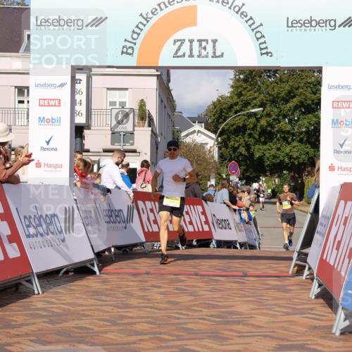 25.08.2024 - 20. Blankeneser Heldenlauf Strokosch-Dieckow http://msf.ph/oto/6818296 25.08.2024 10:18:31 Ziel 6157, 6410 meine-sportfotos.de