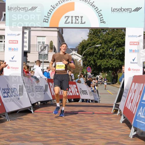 25.08.2024 - 20. Blankeneser Heldenlauf Strokosch-Dieckow http://msf.ph/oto/6818384 25.08.2024 10:18:36 Ziel 6354, 6410 meine-sportfotos.de