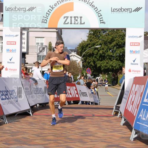 25.08.2024 - 20. Blankeneser Heldenlauf Strokosch-Dieckow http://msf.ph/oto/6818396 25.08.2024 10:18:36 Ziel 6354, 6410 meine-sportfotos.de