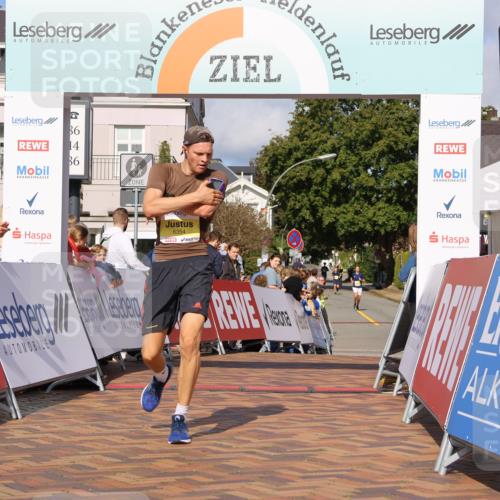 25.08.2024 - 20. Blankeneser Heldenlauf Strokosch-Dieckow http://msf.ph/oto/6818408 25.08.2024 10:18:36 Ziel 6354, 6410 meine-sportfotos.de