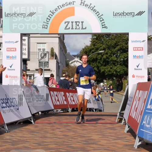 25.08.2024 - 20. Blankeneser Heldenlauf Strokosch-Dieckow http://msf.ph/oto/6818470 25.08.2024 10:18:47 Ziel 6185 meine-sportfotos.de