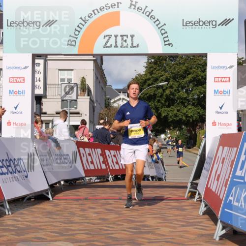 25.08.2024 - 20. Blankeneser Heldenlauf Strokosch-Dieckow http://msf.ph/oto/6818482 25.08.2024 10:18:48 Ziel 6185 meine-sportfotos.de
