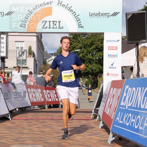 25.08.2024 - 20. Blankeneser Heldenlauf Strokosch-Dieckow http://msf.ph/oto/6818501 25.08.2024 10:18:48 Ziel 6185 meine-sportfotos.de