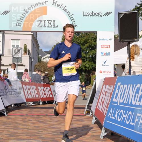 25.08.2024 - 20. Blankeneser Heldenlauf Strokosch-Dieckow http://msf.ph/oto/6818512 25.08.2024 10:18:49 Ziel 6185 meine-sportfotos.de