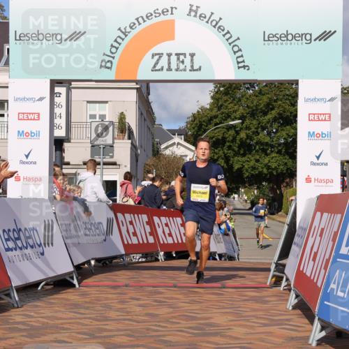 25.08.2024 - 20. Blankeneser Heldenlauf Strokosch-Dieckow http://msf.ph/oto/6818522 25.08.2024 10:18:54 Ziel 6185, 6412 meine-sportfotos.de