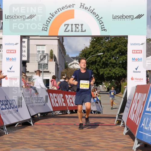 25.08.2024 - 20. Blankeneser Heldenlauf Strokosch-Dieckow http://msf.ph/oto/6818532 25.08.2024 10:18:55 Ziel 6185, 6412 meine-sportfotos.de