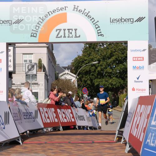 25.08.2024 - 20. Blankeneser Heldenlauf Strokosch-Dieckow http://msf.ph/oto/6818740 25.08.2024 10:19:42 Ziel 6514 meine-sportfotos.de