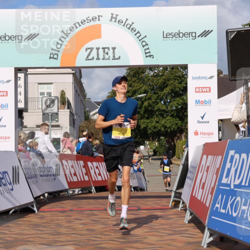 25.08.2024 - 20. Blankeneser Heldenlauf Strokosch-Dieckow http://msf.ph/oto/6818802 25.08.2024 10:19:45 Ziel 6514 meine-sportfotos.de