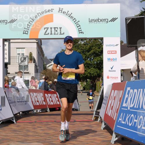 25.08.2024 - 20. Blankeneser Heldenlauf Strokosch-Dieckow http://msf.ph/oto/6818813 25.08.2024 10:19:45 Ziel 6514 meine-sportfotos.de
