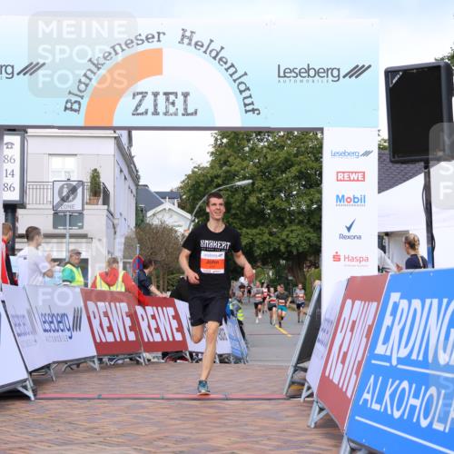 25.08.2024 - 20. Blankeneser Heldenlauf Strokosch-Dieckow http://msf.ph/oto/6818901 25.08.2024 09:45:37 Ziel 150, 173, 247 meine-sportfotos.de