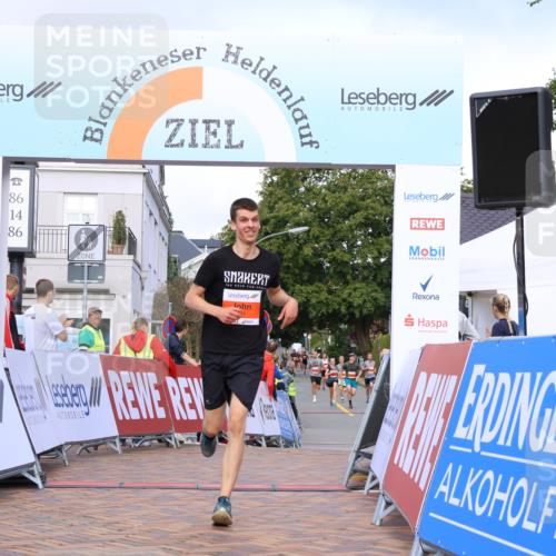 25.08.2024 - 20. Blankeneser Heldenlauf Strokosch-Dieckow http://msf.ph/oto/6818922 25.08.2024 09:45:38 Ziel 150, 173, 247 meine-sportfotos.de