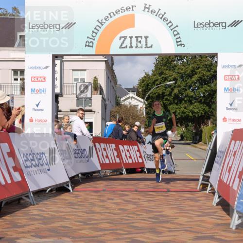 25.08.2024 - 20. Blankeneser Heldenlauf Strokosch-Dieckow http://msf.ph/oto/6818924 25.08.2024 10:19:59 Ziel 6008, 6248 meine-sportfotos.de