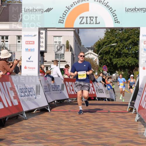 25.08.2024 - 20. Blankeneser Heldenlauf Strokosch-Dieckow http://msf.ph/oto/6818999 25.08.2024 10:20:36 Ziel 6148, 6207, 6293, 6513 meine-sportfotos.de