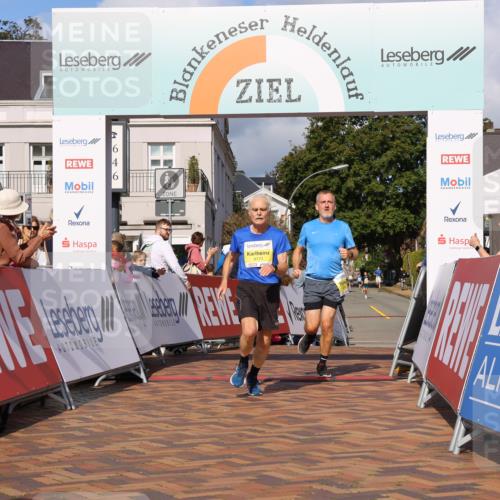 25.08.2024 - 20. Blankeneser Heldenlauf Strokosch-Dieckow http://msf.ph/oto/6819128 25.08.2024 10:20:46 Ziel 6173, 6207, 6293, 6294, 6513 meine-sportfotos.de