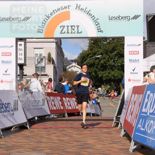 25.08.2024 - 20. Blankeneser Heldenlauf Strokosch-Dieckow http://msf.ph/oto/6819802 25.08.2024 10:21:49 Ziel 6018 meine-sportfotos.de