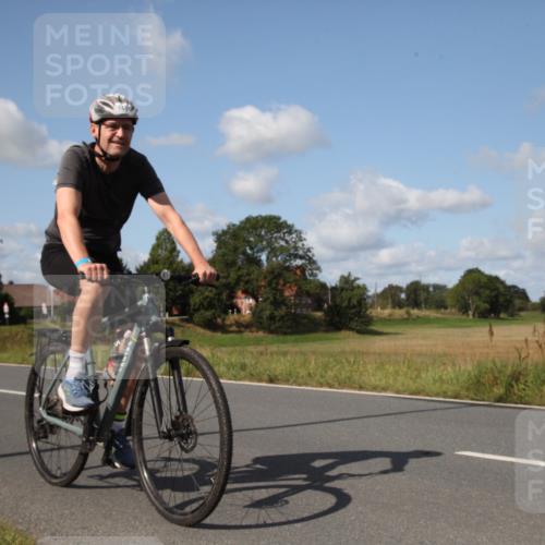 25.08.2024 - Elbe Triathlon Hamburg Fuchs,  Jonas http://msf.ph/oto/6821309 25.08.2024 10:48:05 Radfahren 1404 meine-sportfotos.de