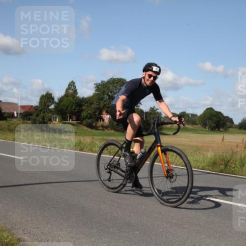 25.08.2024 - Elbe Triathlon Hamburg Fuchs,  Jonas http://msf.ph/oto/6821372 25.08.2024 10:46:56 Radfahren 405, 587, 561 meine-sportfotos.de