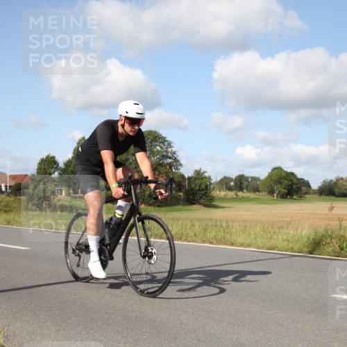 25.08.2024 - Elbe Triathlon Hamburg Fuchs,  Jonas http://msf.ph/oto/6821909 25.08.2024 10:40:04 Radfahren 1422, 676, 661 meine-sportfotos.de