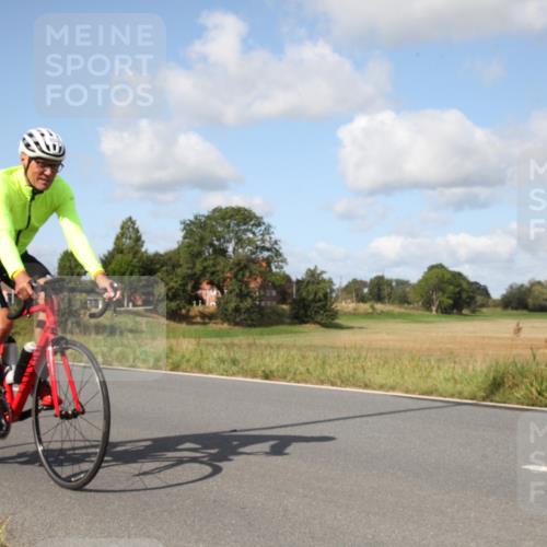 25.08.2024 - Elbe Triathlon Hamburg Fuchs,  Jonas http://msf.ph/oto/6822003 25.08.2024 10:39:03 Radfahren 460, 601, 1435, 798, 795, 450, 633, 674, 512 meine-sportfotos.de