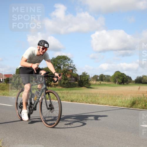 25.08.2024 - Elbe Triathlon Hamburg Fuchs,  Jonas http://msf.ph/oto/6822019 25.08.2024 10:39:00 Radfahren 571, 460, 601, 1435, 798, 795, 450 meine-sportfotos.de