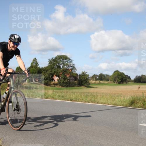 25.08.2024 - Elbe Triathlon Hamburg Fuchs,  Jonas http://msf.ph/oto/6822032 25.08.2024 10:38:54 Radfahren 656, 588, 634, 654, 766, 605, 571, 460, 601, 1435 meine-sportfotos.de