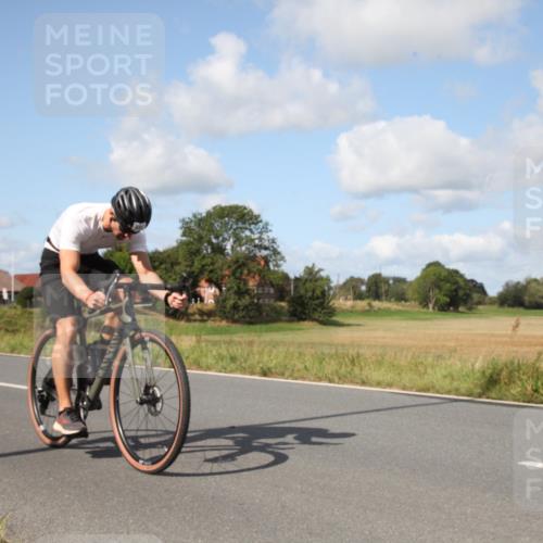 25.08.2024 - Elbe Triathlon Hamburg Fuchs,  Jonas http://msf.ph/oto/6822066 25.08.2024 10:38:40 Radfahren 637, 1429, 517, 662, 796 meine-sportfotos.de