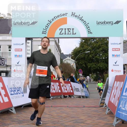 25.08.2024 - 20. Blankeneser Heldenlauf Strokosch-Dieckow http://msf.ph/oto/6822538 25.08.2024 09:49:21 Ziel 118, 127, 131, 166 meine-sportfotos.de