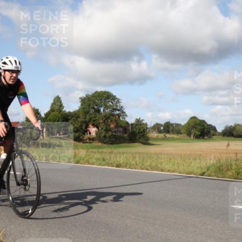 25.08.2024 - Elbe Triathlon Hamburg Fuchs,  Jonas http://msf.ph/oto/6822717 25.08.2024 10:30:51 Radfahren 665, 616, 1600, 719 meine-sportfotos.de