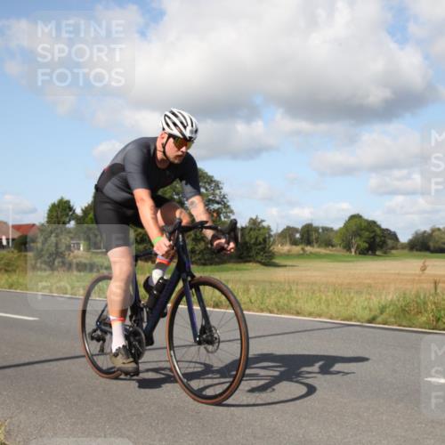 25.08.2024 - Elbe Triathlon Hamburg Fuchs,  Jonas http://msf.ph/oto/6822738 25.08.2024 10:30:35 Radfahren 698, 684, 373, 539 meine-sportfotos.de