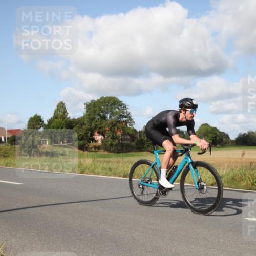 25.08.2024 - Elbe Triathlon Hamburg Fuchs,  Jonas http://msf.ph/oto/6822772 25.08.2024 10:29:58 Radfahren 715, 727, 331, 446, 693, 681, 753, 754, 764 meine-sportfotos.de