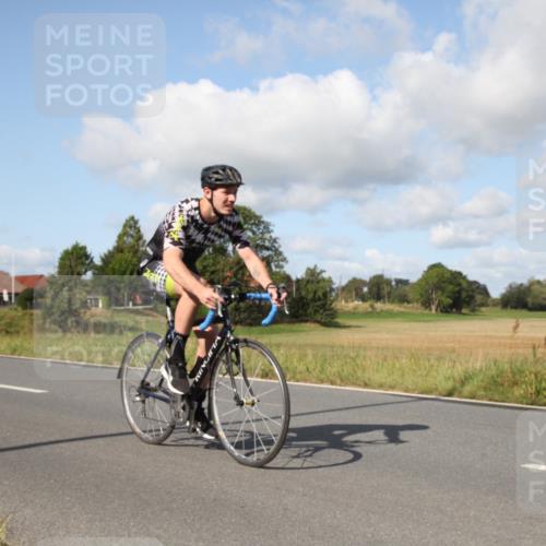 25.08.2024 - Elbe Triathlon Hamburg Fuchs,  Jonas http://msf.ph/oto/6822855 25.08.2024 10:28:47 Radfahren 463, 452, 405, 663 meine-sportfotos.de