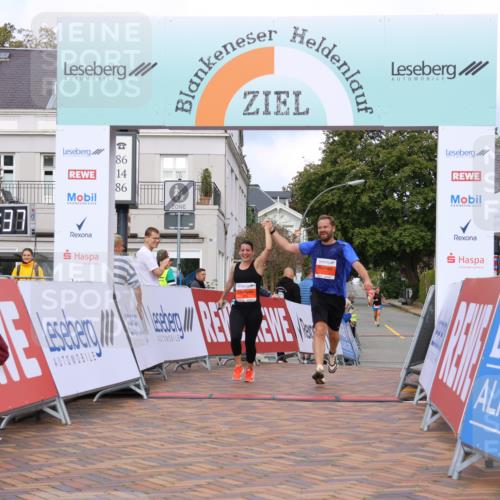 25.08.2024 - 20. Blankeneser Heldenlauf Strokosch-Dieckow http://msf.ph/oto/6822892 25.08.2024 09:50:10 Ziel 211, 212 meine-sportfotos.de