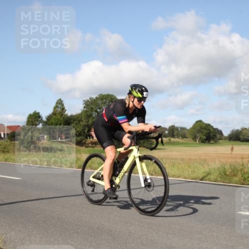 25.08.2024 - Elbe Triathlon Hamburg Fuchs,  Jonas http://msf.ph/oto/6822966 25.08.2024 10:27:09 Radfahren 498, 477, 562 meine-sportfotos.de