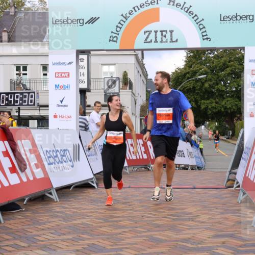 25.08.2024 - 20. Blankeneser Heldenlauf Strokosch-Dieckow http://msf.ph/oto/6822976 25.08.2024 09:50:11 Ziel 211, 212 meine-sportfotos.de