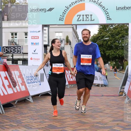25.08.2024 - 20. Blankeneser Heldenlauf Strokosch-Dieckow http://msf.ph/oto/6823025 25.08.2024 09:50:12 Ziel 211, 212 meine-sportfotos.de