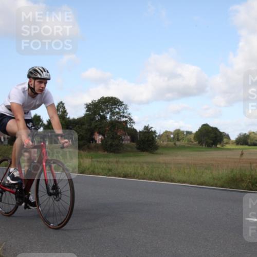 25.08.2024 - Elbe Triathlon Hamburg Fuchs,  Jonas http://msf.ph/oto/6823049 25.08.2024 10:25:17 Radfahren 457, 464, 365, 375, 558 meine-sportfotos.de