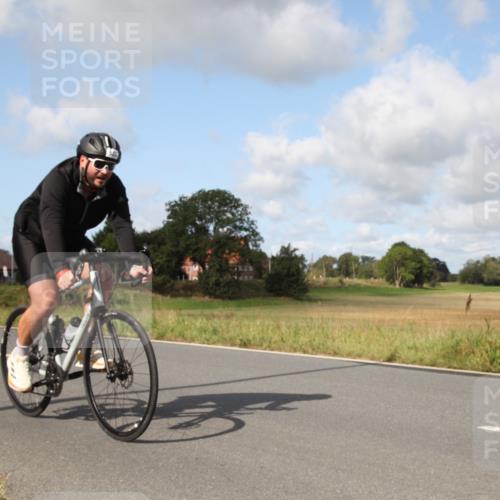 25.08.2024 - Elbe Triathlon Hamburg Fuchs,  Jonas http://msf.ph/oto/6823259 25.08.2024 10:22:06 Radfahren 460, 570, 633, 559, 517, 622, 660, 538, 389 meine-sportfotos.de