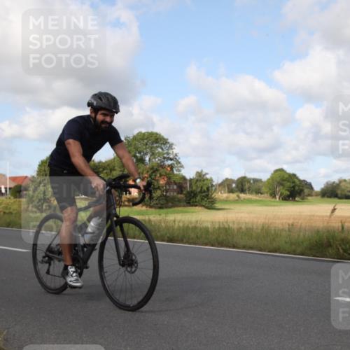 25.08.2024 - Elbe Triathlon Hamburg Fuchs,  Jonas http://msf.ph/oto/6823734 25.08.2024 10:16:49 Radfahren 267 meine-sportfotos.de