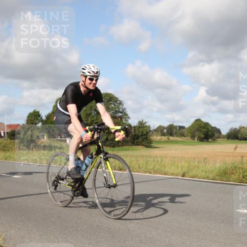 25.08.2024 - Elbe Triathlon Hamburg Fuchs,  Jonas http://msf.ph/oto/6823787 25.08.2024 10:15:33 Radfahren 381, 383, 552, 328 meine-sportfotos.de