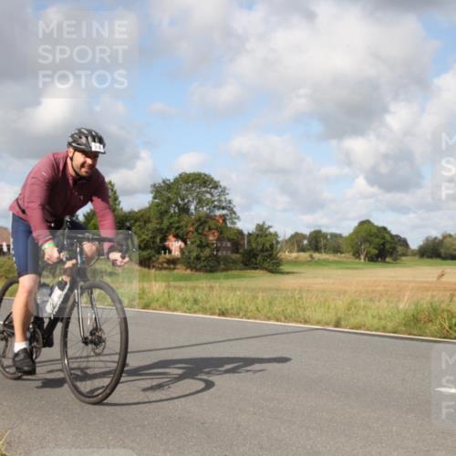 25.08.2024 - Elbe Triathlon Hamburg Fuchs,  Jonas http://msf.ph/oto/6823822 25.08.2024 10:14:50 Radfahren 525, 1850, 300, 486, 417 meine-sportfotos.de
