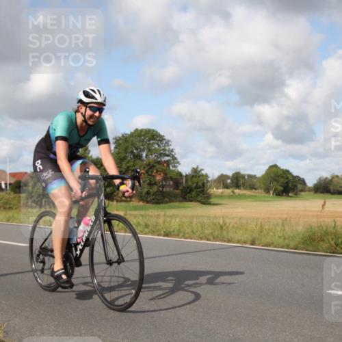 25.08.2024 - Elbe Triathlon Hamburg Fuchs,  Jonas http://msf.ph/oto/6823832 25.08.2024 10:14:45 Radfahren 525, 1850, 300, 486 meine-sportfotos.de