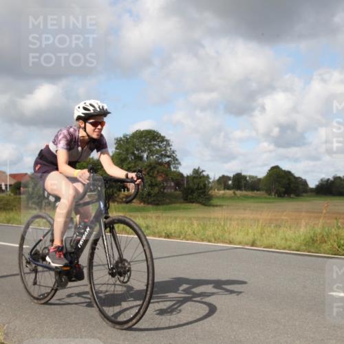 25.08.2024 - Elbe Triathlon Hamburg Fuchs,  Jonas http://msf.ph/oto/6823855 25.08.2024 10:14:12 Radfahren 505, 446, 504 meine-sportfotos.de