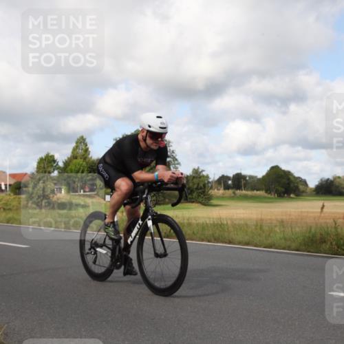 25.08.2024 - Elbe Triathlon Hamburg Fuchs,  Jonas http://msf.ph/oto/6823962 25.08.2024 10:11:55 Radfahren 447, 409, 333 meine-sportfotos.de