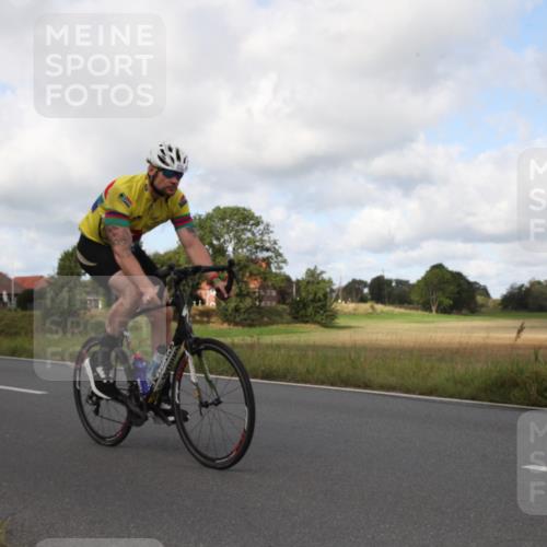 25.08.2024 - Elbe Triathlon Hamburg Fuchs,  Jonas http://msf.ph/oto/6824001 25.08.2024 10:11:06 Radfahren 496, 322, 405, 398 meine-sportfotos.de