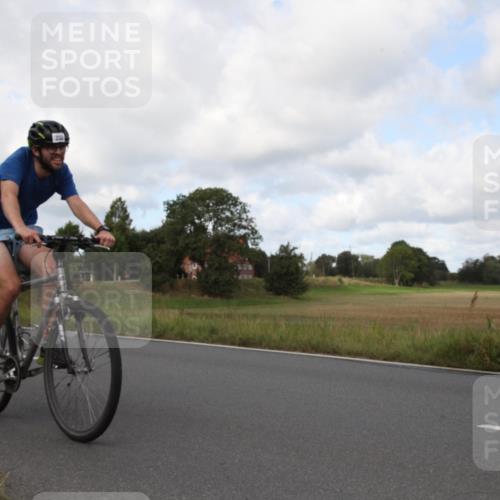 25.08.2024 - Elbe Triathlon Hamburg Fuchs,  Jonas http://msf.ph/oto/6824013 25.08.2024 10:10:48 Radfahren 281, 255, 421 meine-sportfotos.de