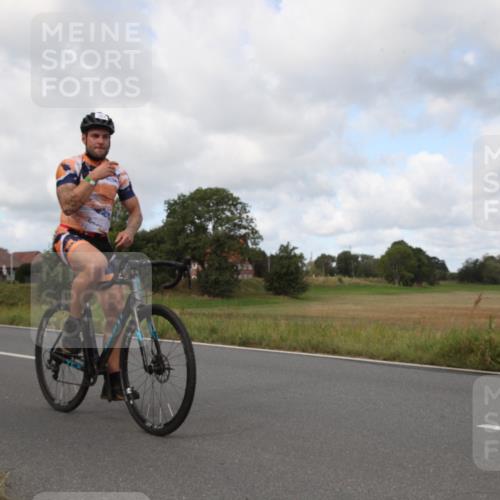 25.08.2024 - Elbe Triathlon Hamburg Fuchs,  Jonas http://msf.ph/oto/6824097 25.08.2024 10:09:20 Radfahren 365 meine-sportfotos.de