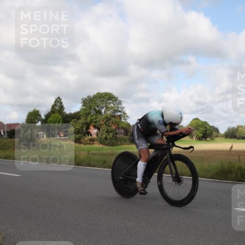 25.08.2024 - Elbe Triathlon Hamburg Fuchs,  Jonas http://msf.ph/oto/6824137 25.08.2024 10:08:23 Radfahren 539, 482, 514 meine-sportfotos.de