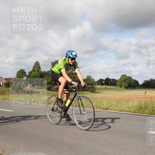 25.08.2024 - Elbe Triathlon Hamburg Fuchs,  Jonas http://msf.ph/oto/6824241 25.08.2024 10:06:51 Radfahren 206, 319, 141, 451, 395 meine-sportfotos.de