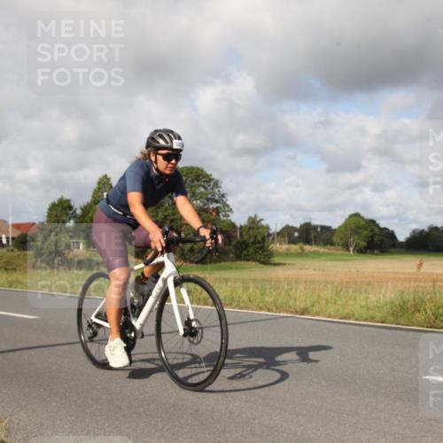25.08.2024 - Elbe Triathlon Hamburg Fuchs,  Jonas http://msf.ph/oto/6824267 25.08.2024 10:06:39 Radfahren 523, 367, 529, 347, 256 meine-sportfotos.de